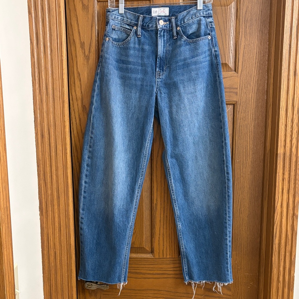 GAP Women's High-Rise Straight Leg Jeans in Medium Blue